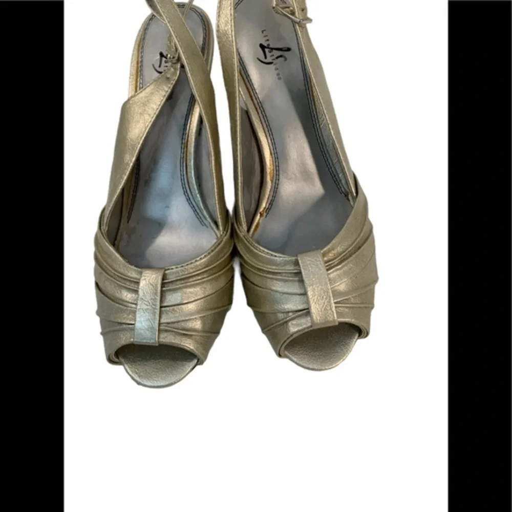 Lifestride Shoes Size 8 Goldtone Open Toed Sandals